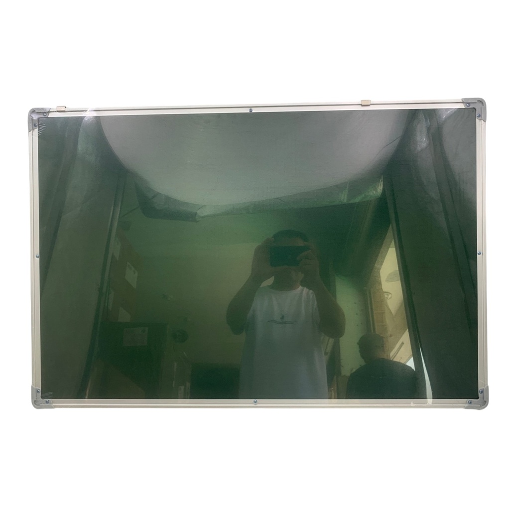 Pizarra blanca 90x60cm, marco de metal, con apoya borrador